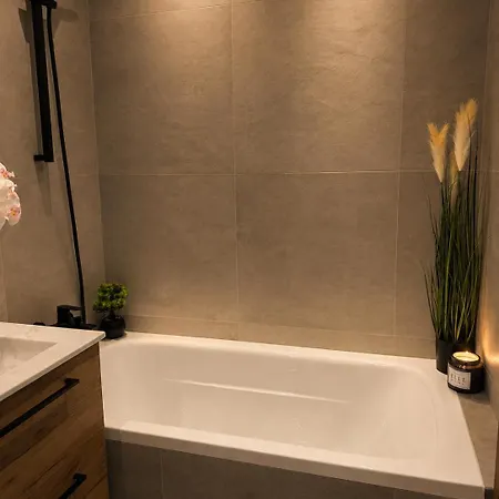 3 Sypialnie, Lipowa Aleja, Husarska 1,rzeszow Centrum Apartment